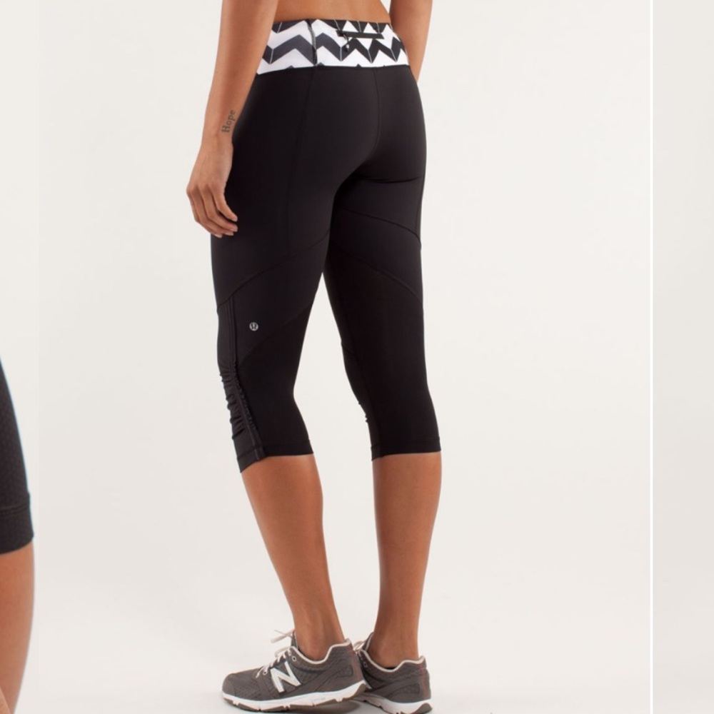 Black cropped Lululemon leggings